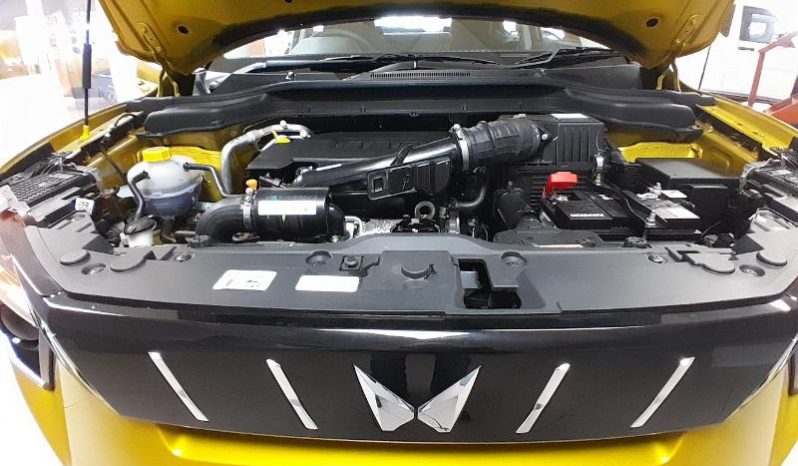 
								Mahindra XUV 3X0 1.2 AX5 MT full									