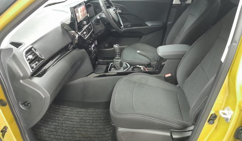 
								Mahindra XUV 3X0 1.2 AX5 MT full									