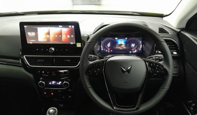 
								Mahindra XUV 3X0 1.2 AX5 MT full									