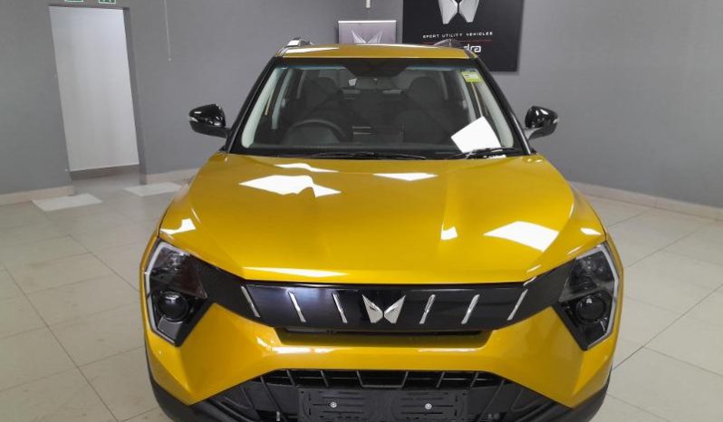 
								Mahindra XUV 3X0 1.2 AX5 MT full									