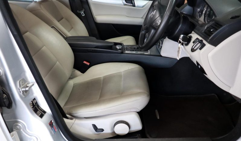 
								Mercedes Benz C-Class Sedan C 220cdi Avantgarde Touchshift full									