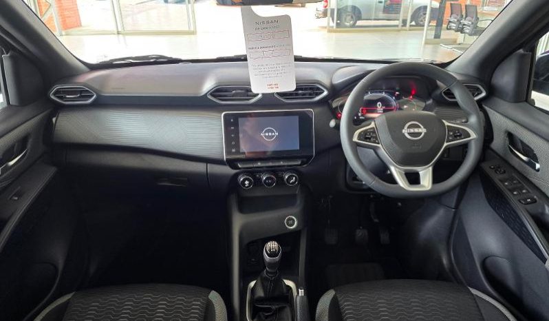 
								Nissan Magnite 1.0 Acenta full									