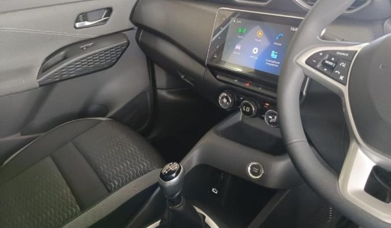 
								Nissan Magnite 1.0 Acenta full									