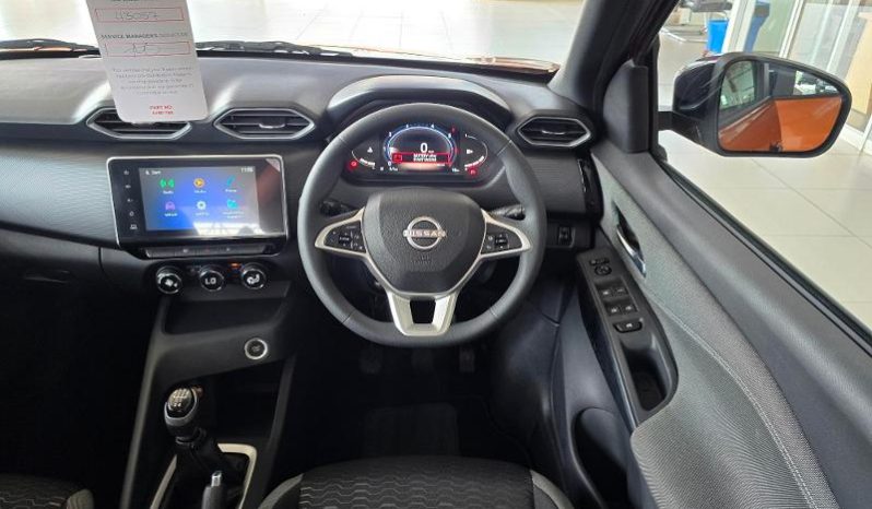 
								Nissan Magnite 1.0T Acenta full									