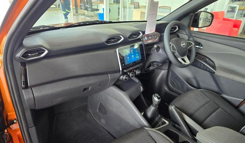 
								Nissan Magnite 1.0T Acenta full									