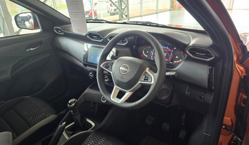 
								Nissan Magnite 1.0T Acenta full									