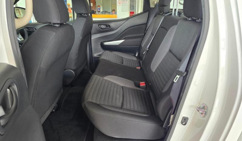 
								Nissan Navara 2.5D Xe D Cab 4X2 full									
