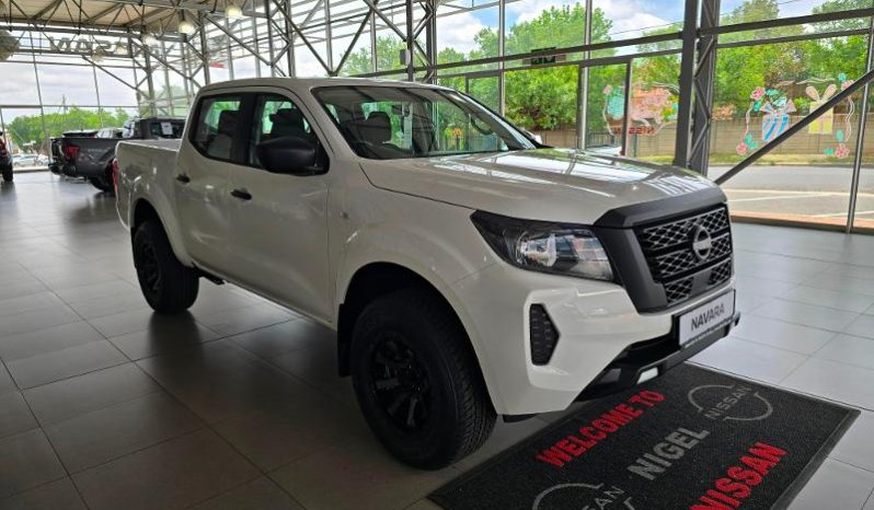 
								Nissan Navara 2.5D Xe D Cab 4X2 full									