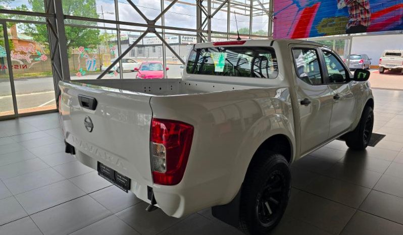 
								Nissan Navara 2.5D Xe D Cab 4X2 full									
