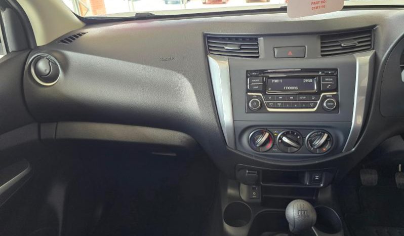 
								Nissan Navara 2.5D Xe D Cab 4X2 full									