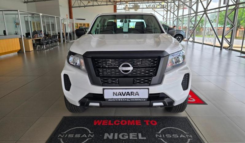 
								Nissan Navara 2.5D Xe D Cab 4X2 full									