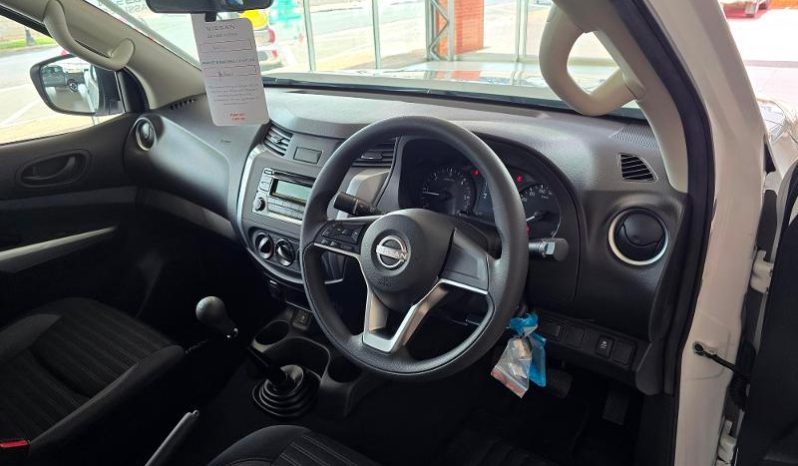 
								Nissan Navara 2.5D Xe D Cab 4X2 full									
