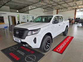 Nissan Navara 2.5D Xe D Cab 4X2