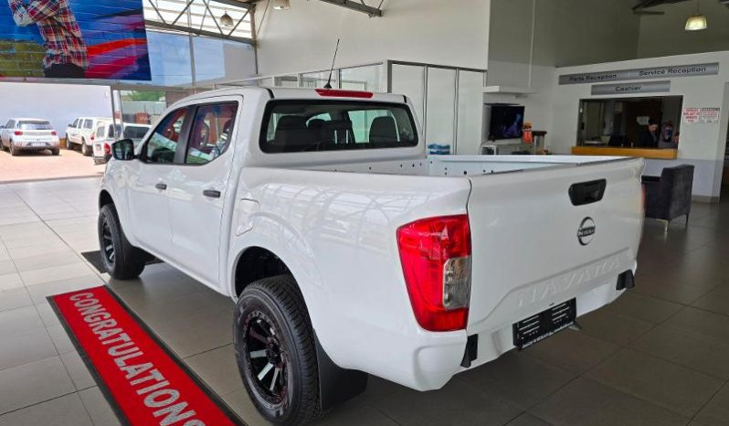 
								Nissan Navara 2.5D Xe D Cab 4X2 full									