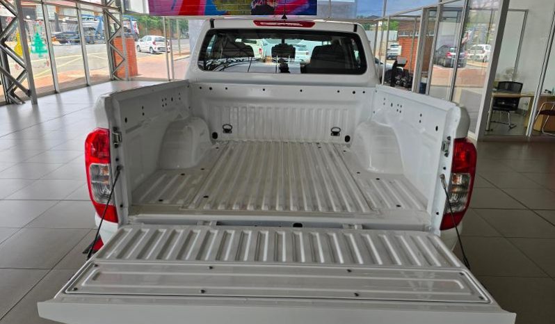 
								Nissan Navara 2.5D Xe D Cab 4X2 full									