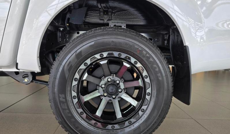 
								Nissan Navara 2.5D Xe D Cab 4X2 full									