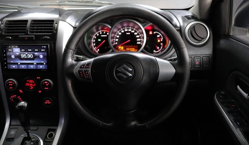 
								Suzuki Grand Vitara 2.4 At full									