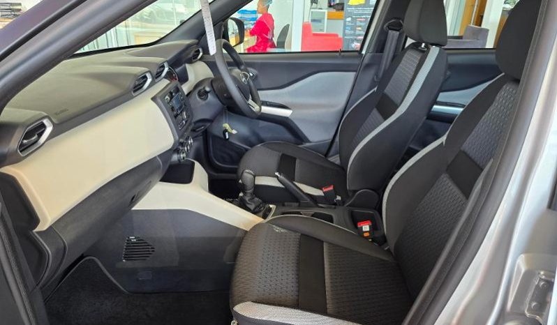 
								Nissan Magnite 1.0 Visia Amt full									