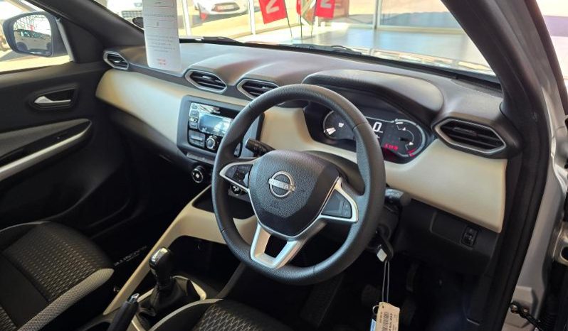 
								Nissan Magnite 1.0 Visia Amt full									