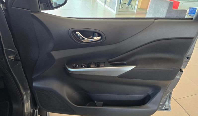 
								Nissan Navara 2.5D Le D Cab 4X2 At full									