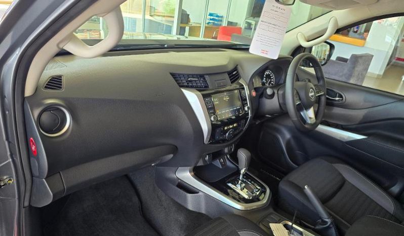 
								Nissan Navara 2.5D Le D Cab 4X2 At full									