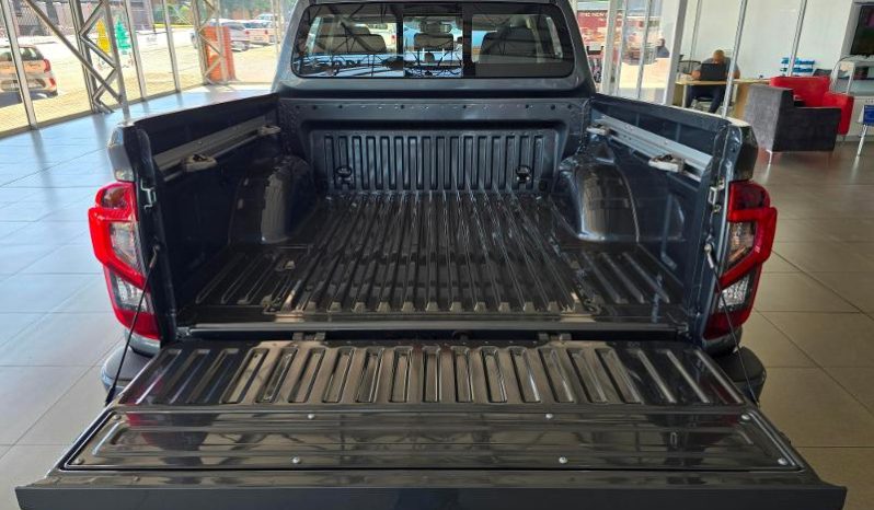 
								Nissan Navara 2.5D Le D Cab 4X2 At full									