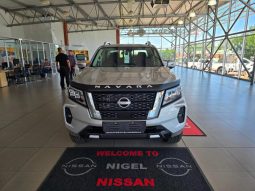 
										Nissan Navara 2.5D Le D Cab 4X2 At full									