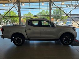 
										Nissan Navara 2.5D Le D Cab 4X2 At full									