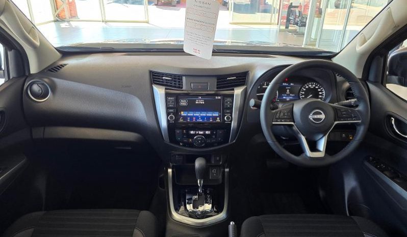 
								Nissan Navara 2.5D Le D Cab 4X2 At full									