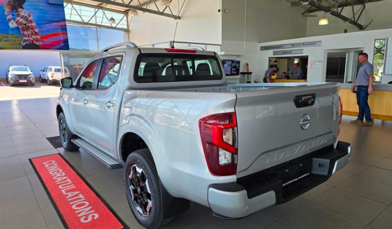 
								Nissan Navara 2.5D Le D Cab 4X2 At full									