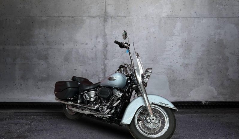 
								Harley Davidson Softail Heritage Classic 114 full									