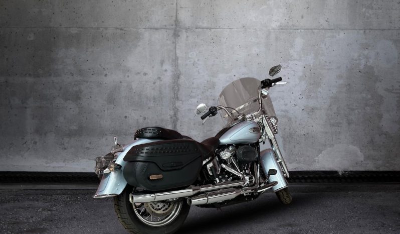 
								Harley Davidson Softail Heritage Classic 114 full									