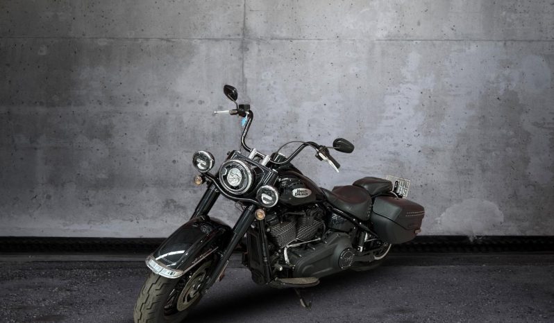 
								Harley Davidson Softail Heritage Classic 114 full									