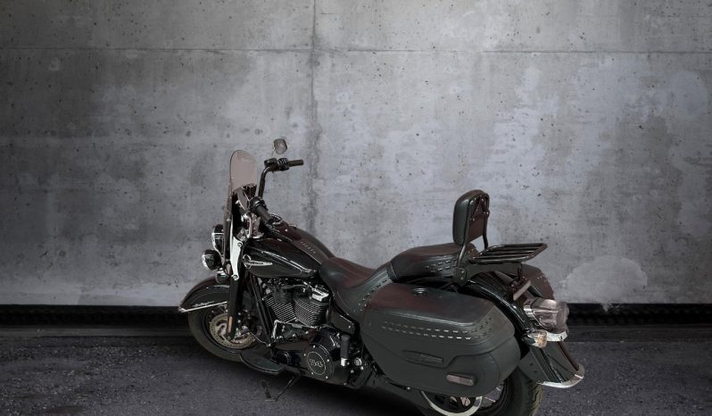 
								Harley Davidson Softail Heritage Classic 114 full									