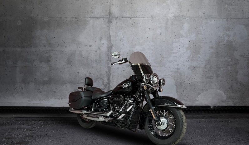 
								Harley Davidson Softail Heritage Classic 114 full									