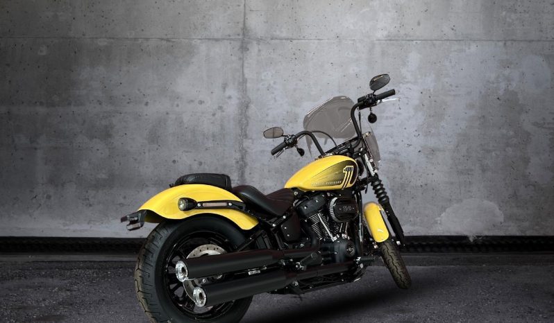 
								Harley Davidson Softail Street Bob 114 full									