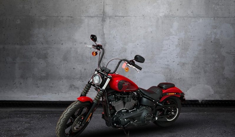 
								Harley Davidson Softail Street Bob 114 full									