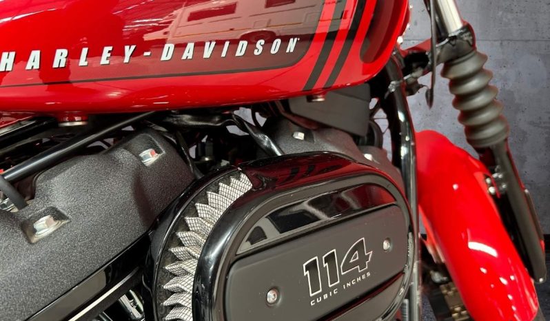 
								Harley Davidson Softail Street Bob 114 full									