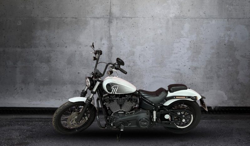 
								Harley Davidson Softail Street Bob 114 full									
