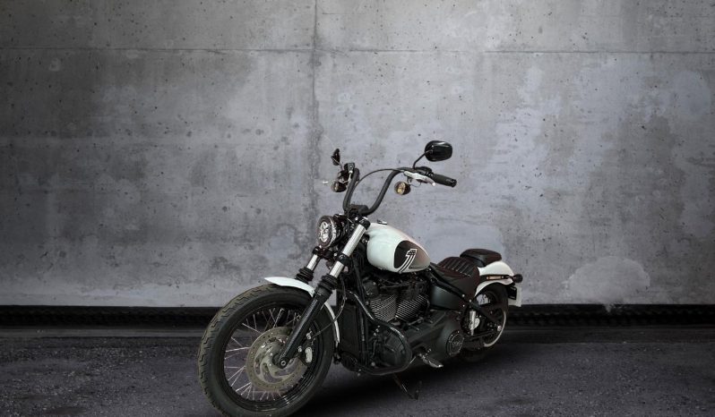 
								Harley Davidson Softail Street Bob 114 full									