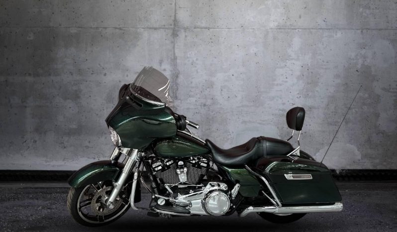 
								Harley Davidson Touring Street Glide full									