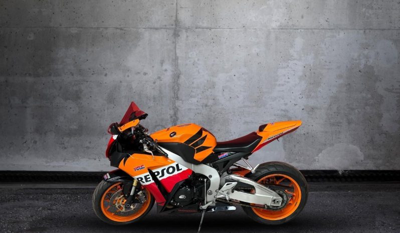
								HONDA Cbr 1000 Rr Fireblade full									