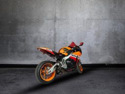 
										HONDA Cbr 1000 Rr Fireblade full									