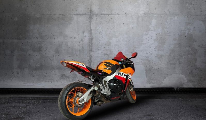 
								HONDA Cbr 1000 Rr Fireblade full									