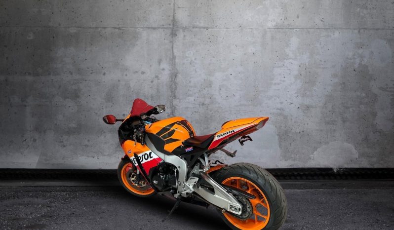 
								HONDA Cbr 1000 Rr Fireblade full									