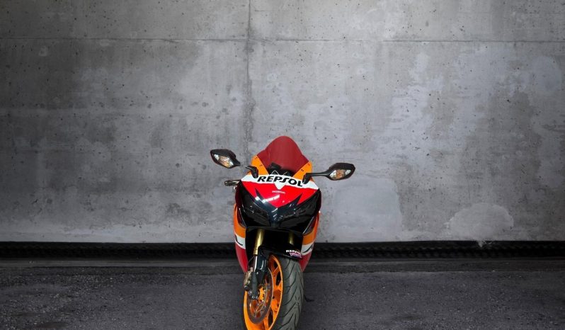 
								HONDA Cbr 1000 Rr Fireblade full									