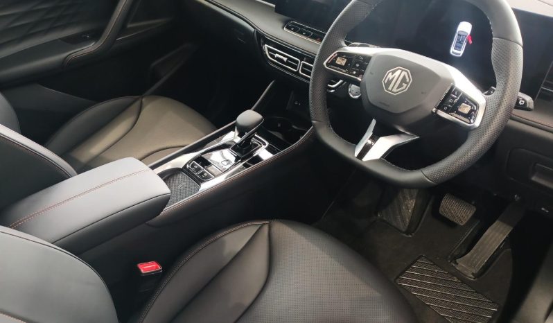
								MG Hs 2.0T Luxury At full									