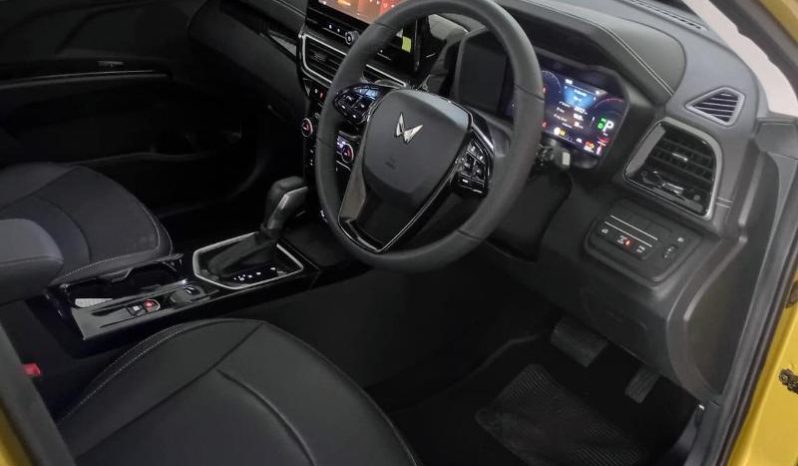 
								Mahindra XUV 3X0 1.2 AX7L AT full									