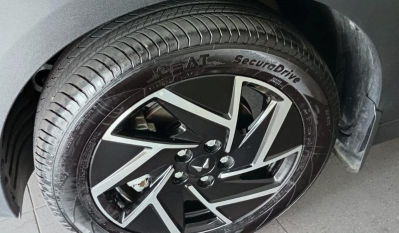 
								Mahindra XUV 3X0 1.2 AX7L AT full									
