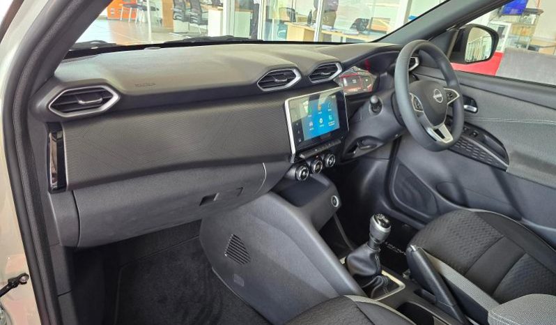 
								Nissan Magnite 1.0 Acenta full									